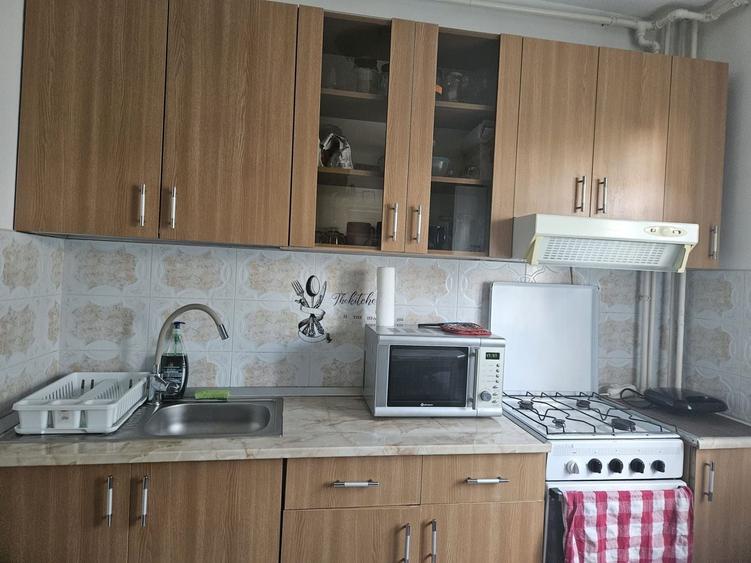 Garsonieră decomandată, mobilată în Răcădău