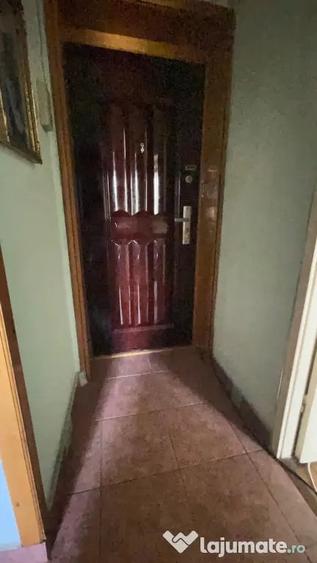 Apartament cu 3 camere semidecomandat în Ultracentral