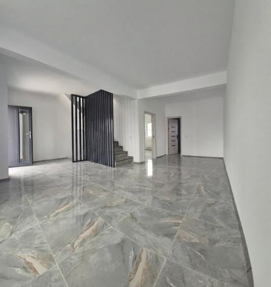 Casă individuală cu 4 camere cu Canalizare în Lumina