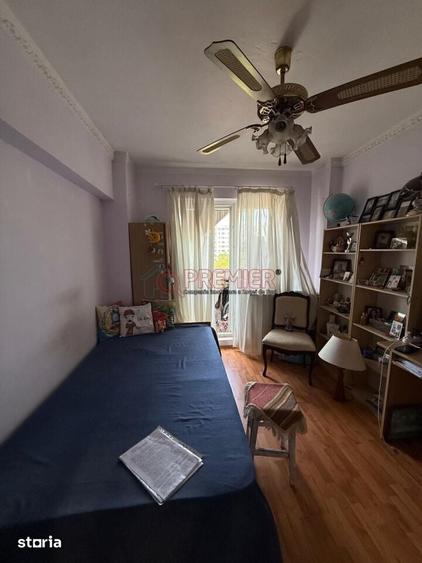 Apartament cu 4 camere în Berceni