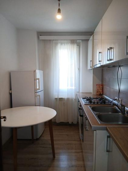 Apartament cu 3 camere decomandat în Complex Studențesc