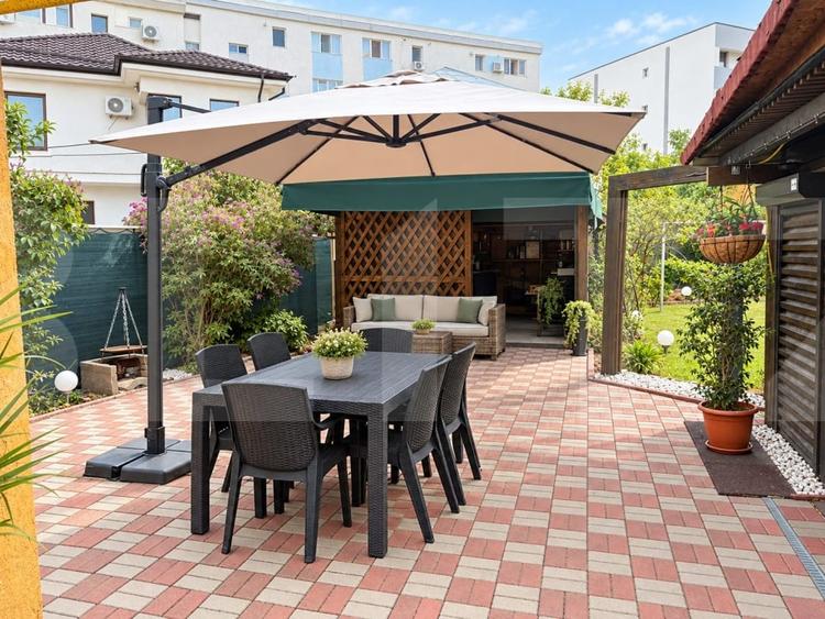 Casă individuală cu 4 camere cu Garaj în Central