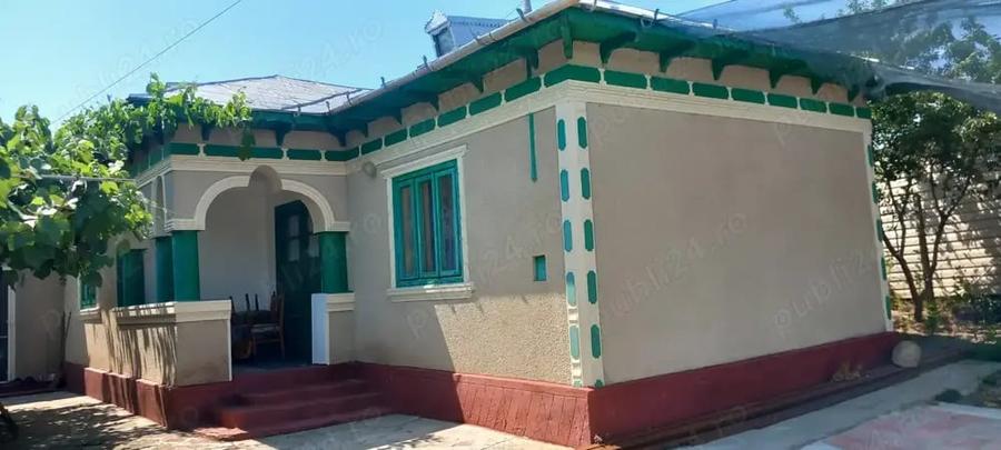Casă cu 4 camere cu Teren 1600 Mp în Nufăru