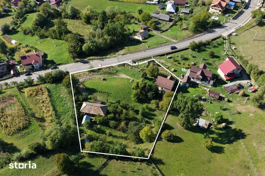 Casă cu 5 camere cu Teren 4258 Mp în Hangu
