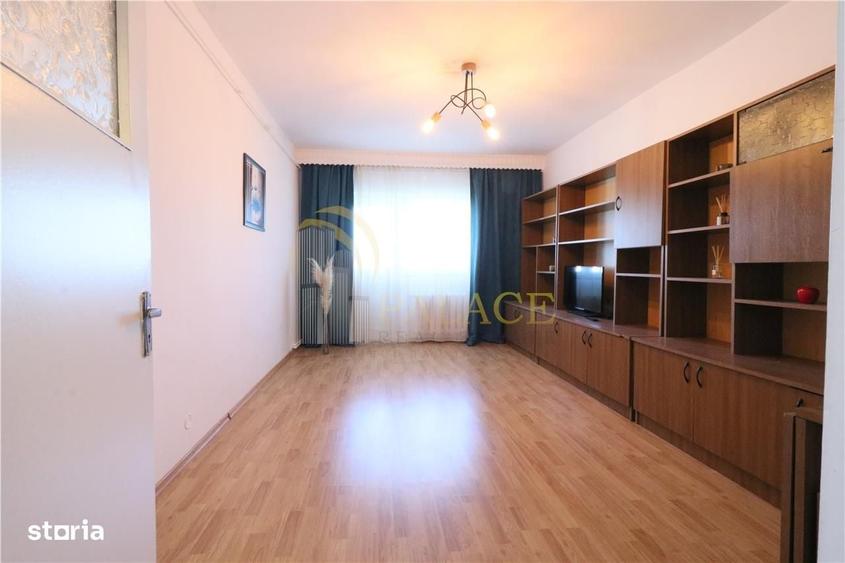 Apartament cu 3 camere decomandat în Hala Centrală