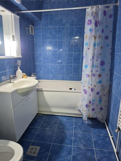 Apartament cu 3 camere decomandat, mobilat în Centru Civic