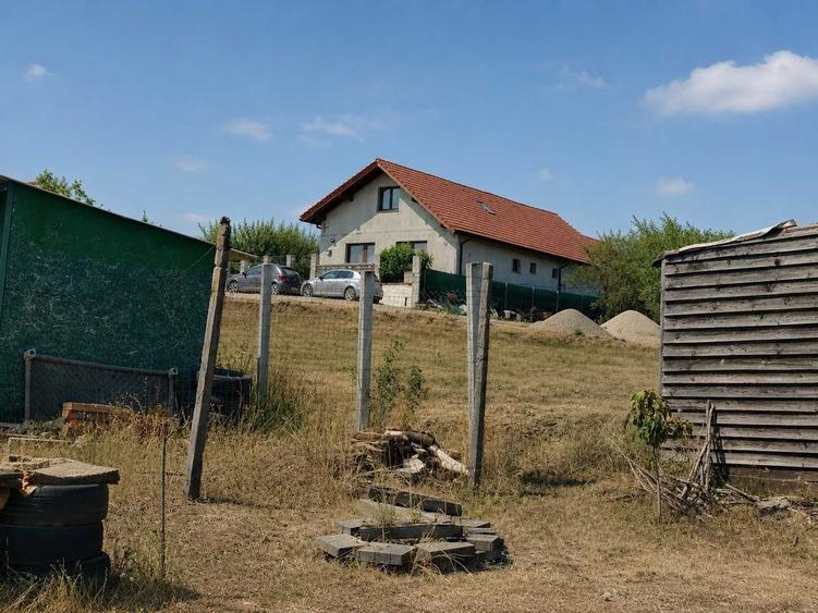 Teren de 700 mp, în Livada Beiușului