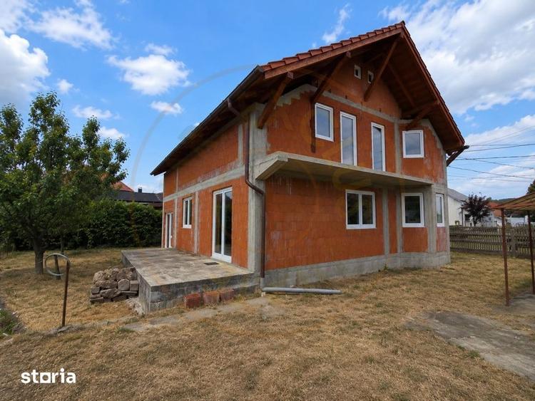 Casă cu 5 camere cu Teren 637 Mp în Sud