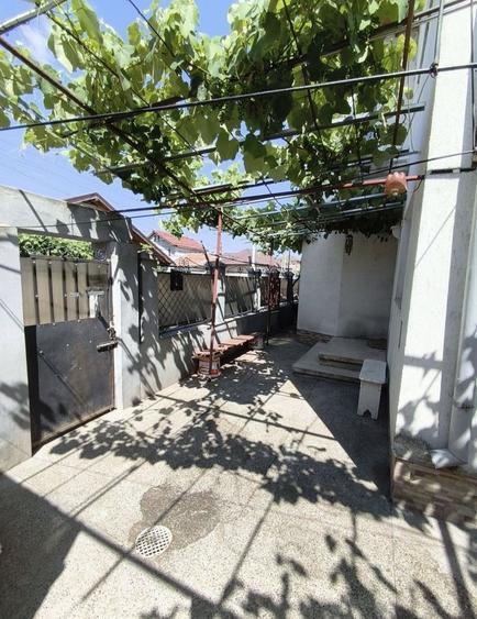Casă individuală cu 7 camere cu Canalizare în Central