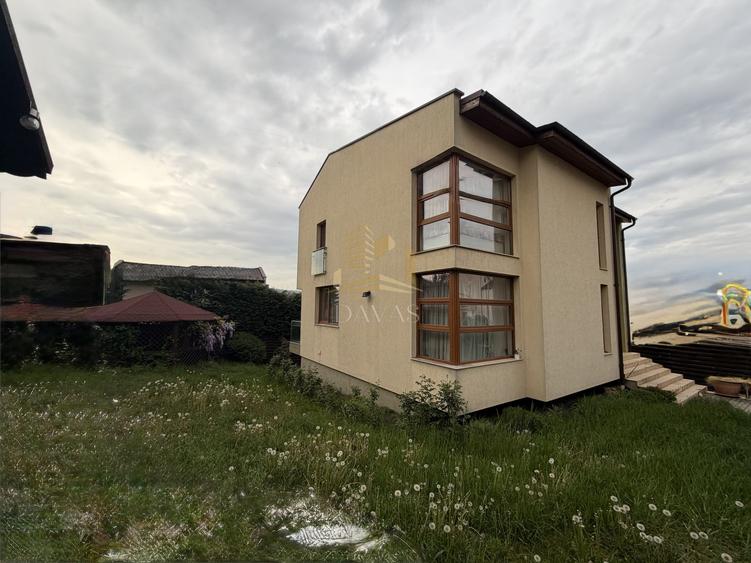 Casă individuală cu 5 camere cu Teren 500 Mp în Gruia
