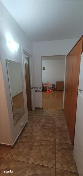 Garsonieră decomandată în Titan