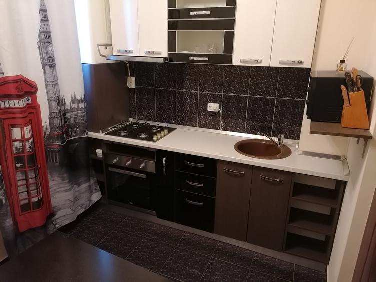 Garsonieră decomandată în Vest