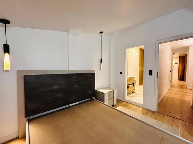 Apartament cu 3 camere semidecomandat în Străulești
