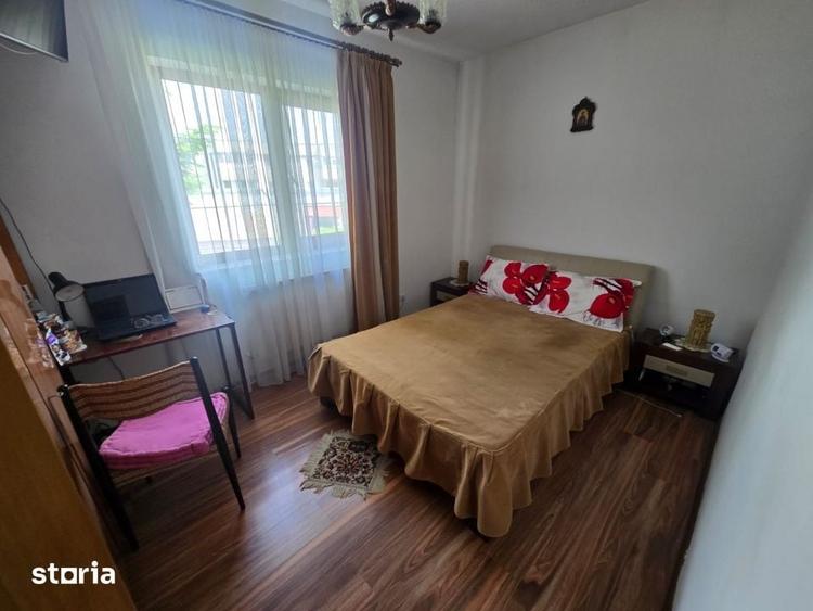 Casă cu 9 camere cu Teren 1295 Mp în Craiovei