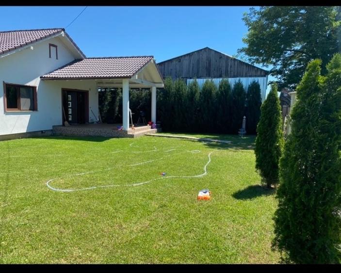 Casă cu 3 camere în Frumușeni