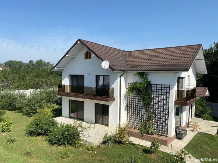 Casă cu 10 camere cu Teren 1140 Mp în Bascov