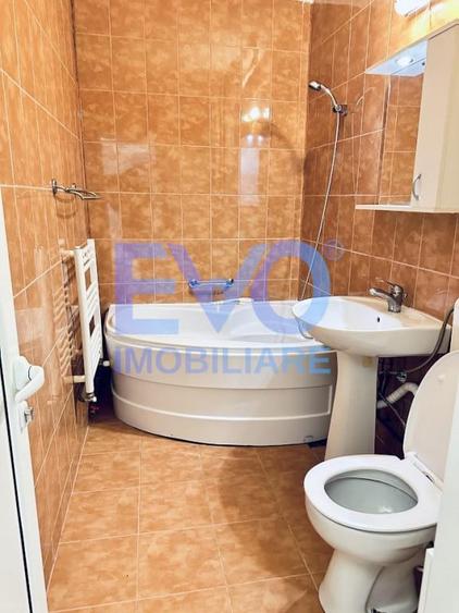 Apartament cu 3 camere decomandat în Gară