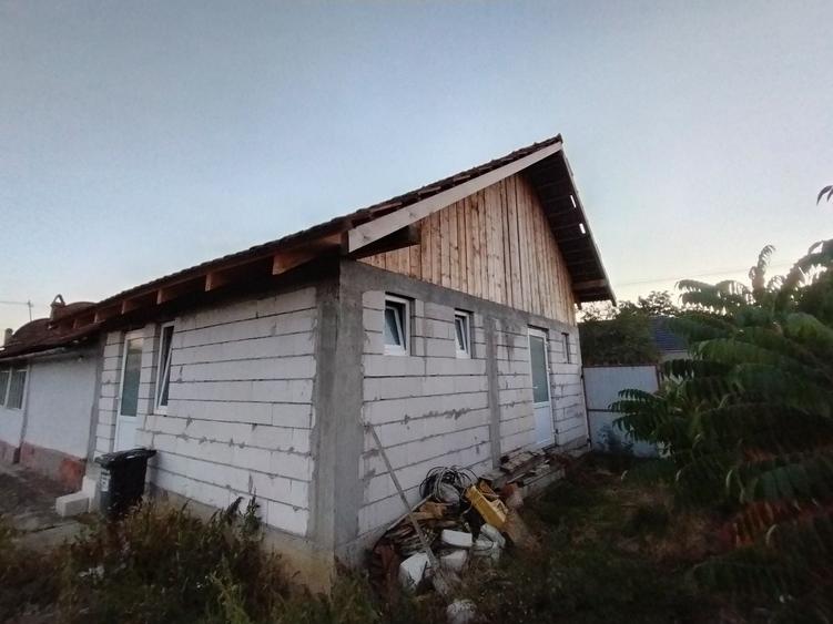 Casă cu 4 camere în Felnac