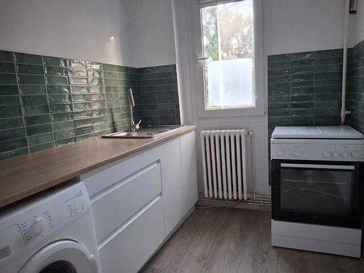 Apartament cu 2 camere semidecomandat, mobilat în Podu Roș
