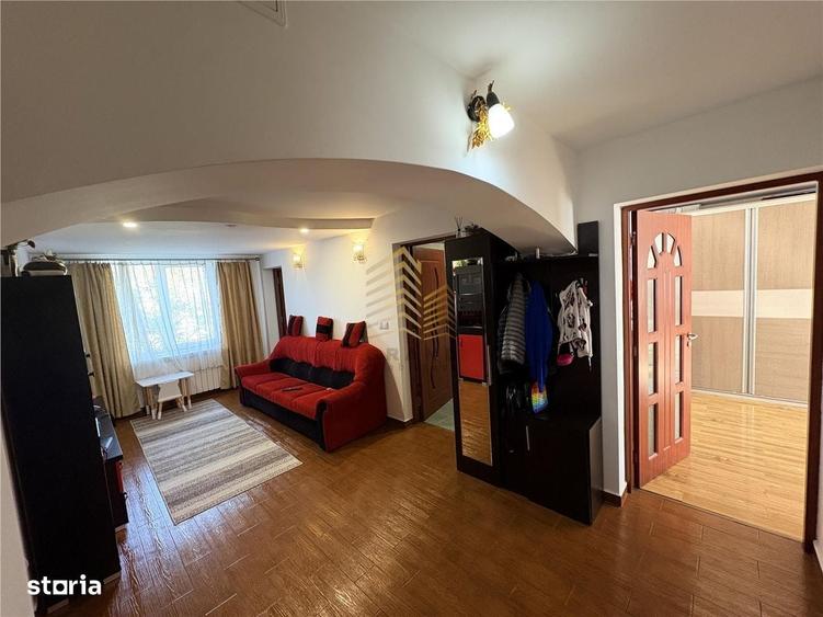 Apartament cu 3 camere decomandat în Sud