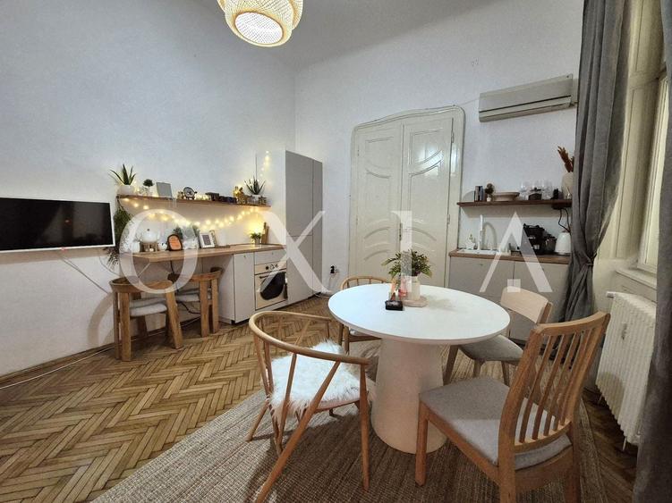 Apartament cu 3 camere semidecomandat, mobilat în Central