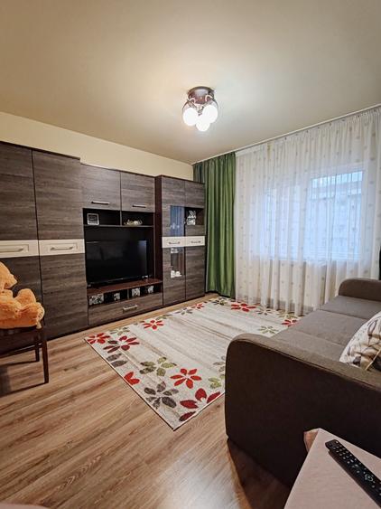 Apartament cu 3 camere decomandat în Sud