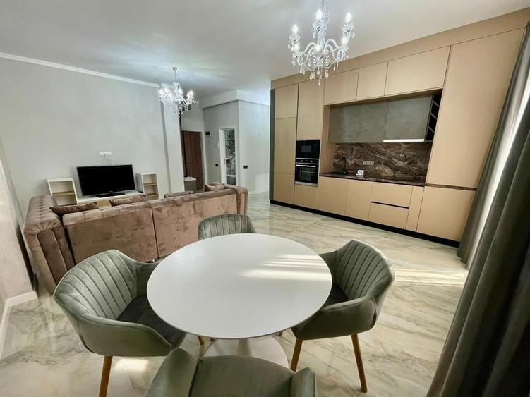 Apartament cu 2 camere semidecomandat, mobilat în Florești