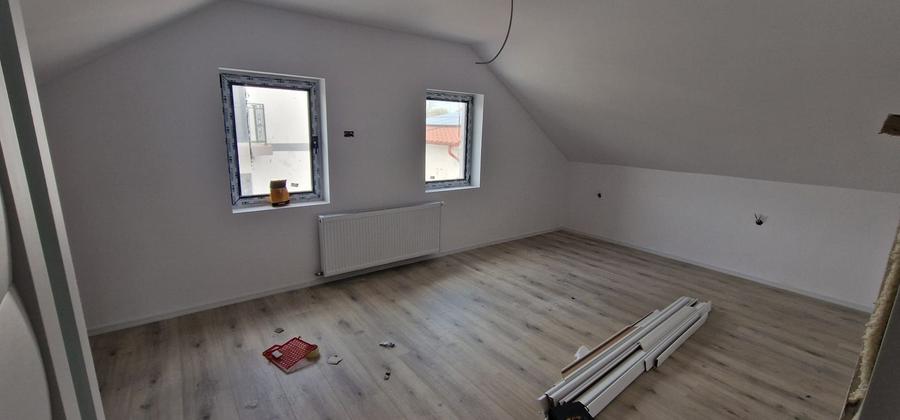 Casă individuală cu 5 camere cu Canalizare în Lumina