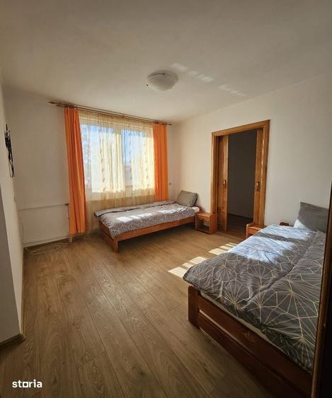 Casă cu 4 camere decomandat în Sânmartin