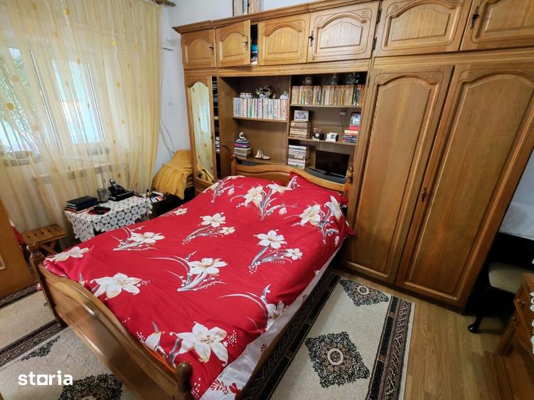 Casă cu 3 camere decomandat cu Teren 1540 Mp în Central