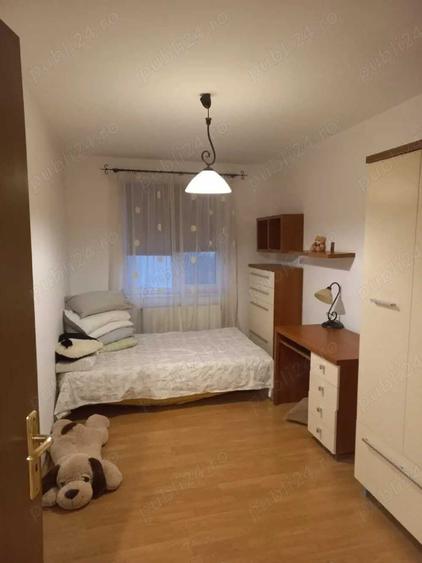 Apartament cu 3 camere semidecomandat în Central