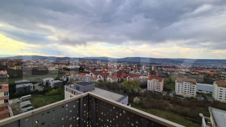 Apartament cu 3 camere semidecomandat în Calea Turzii