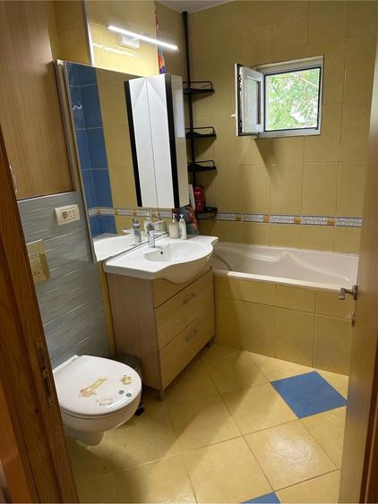 Apartament cu 3 camere decomandat în Girocului