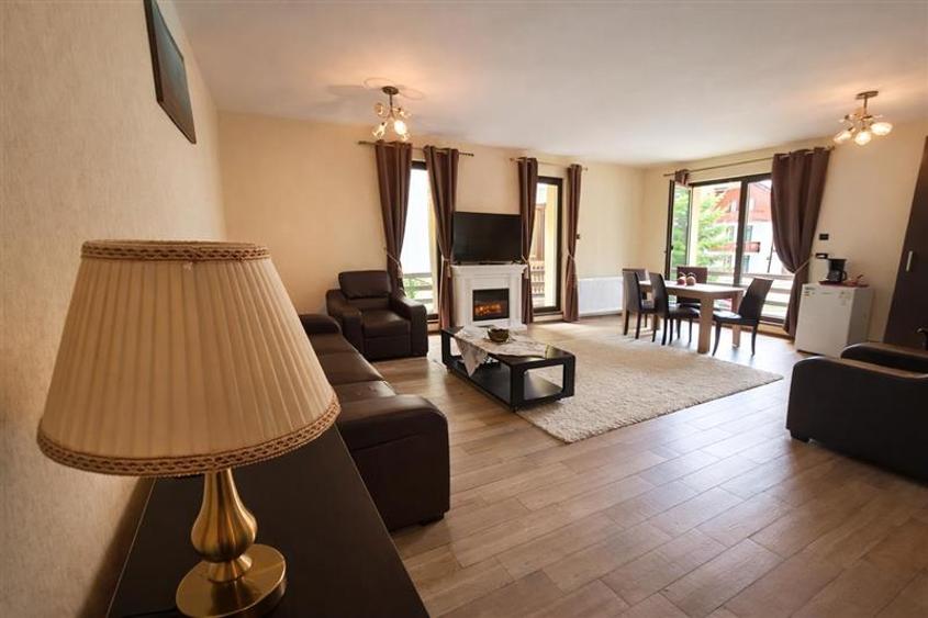 Apartament cu 3 camere decomandat, mobilat în Poiana Brașov