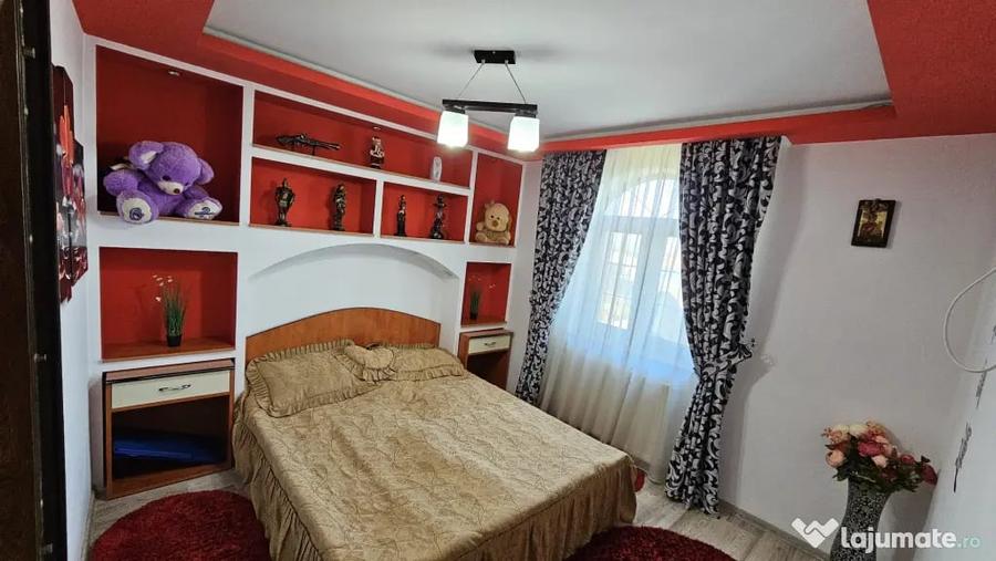 Apartament cu 7 camere decomandat în Central