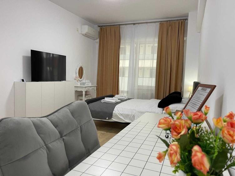 Apartament cu 7 camere decomandat în Nicolina