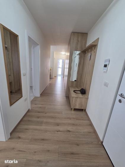 Apartament cu 3 camere în Est