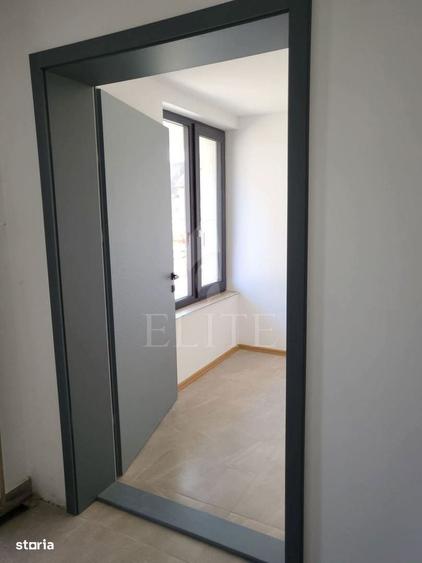 Apartament cu 3 camere semidecomandat în Semicentral
