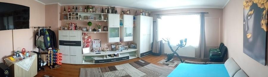 Apartament cu 3 camere decomandat în Carpați 2