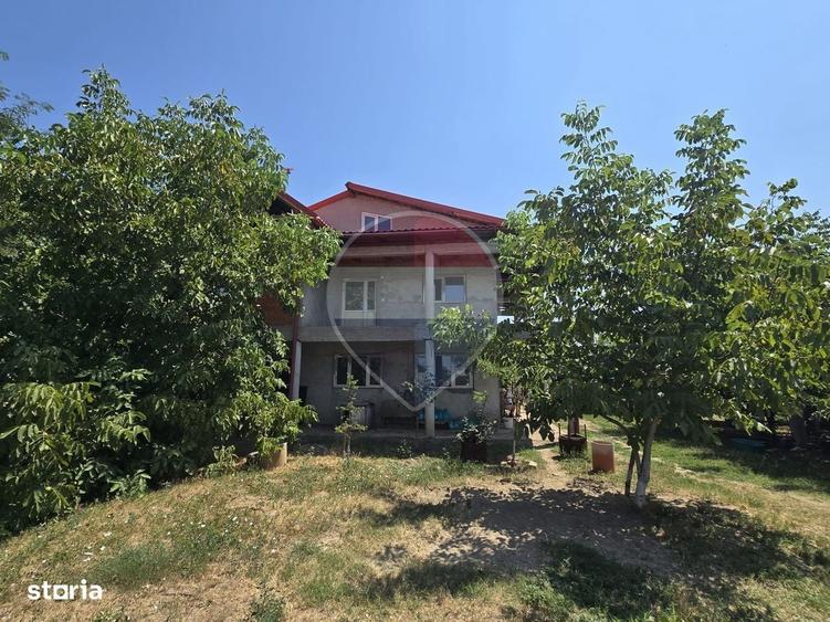 Casă cu 4 camere în Zorile