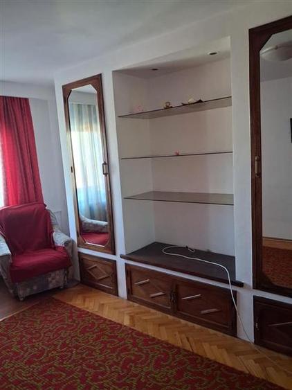 Apartament cu 2 camere decomandat, mobilat în Bucovina