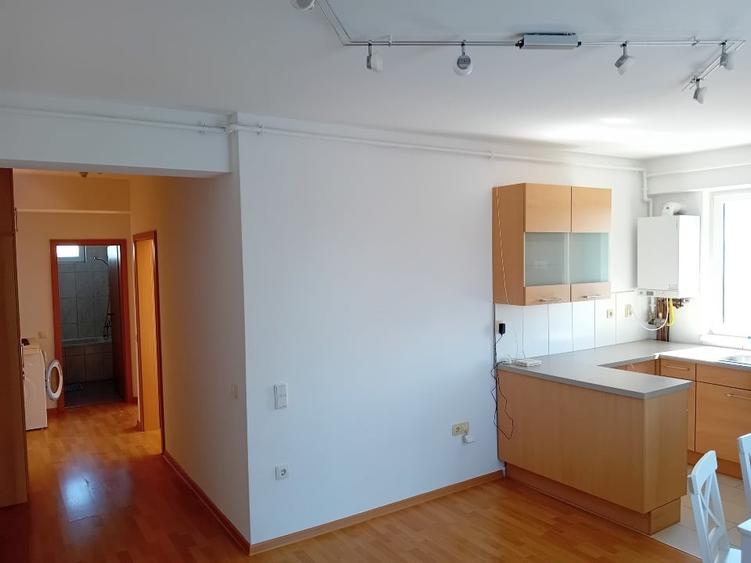Apartament cu 3 camere decomandat, mobilat în Turnișor