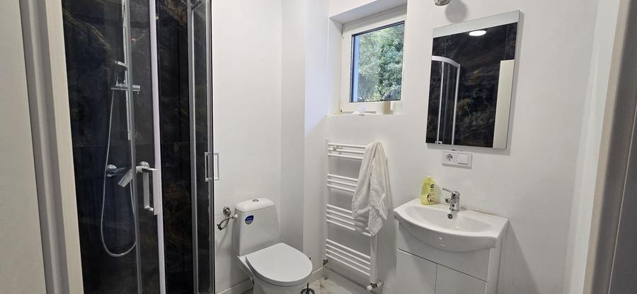 Casă individuală cu 4 camere cu Canalizare în Popești