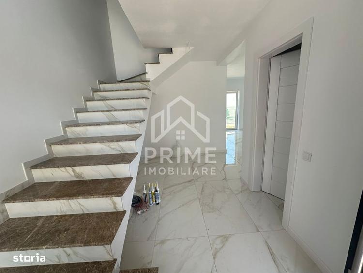 Casă cu 4 camere în Petrești