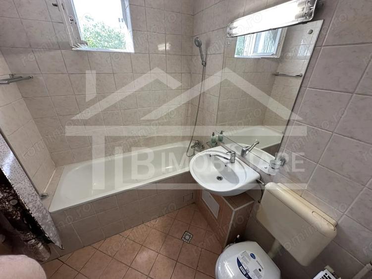 Apartament cu 3 camere semidecomandat în Cornișa