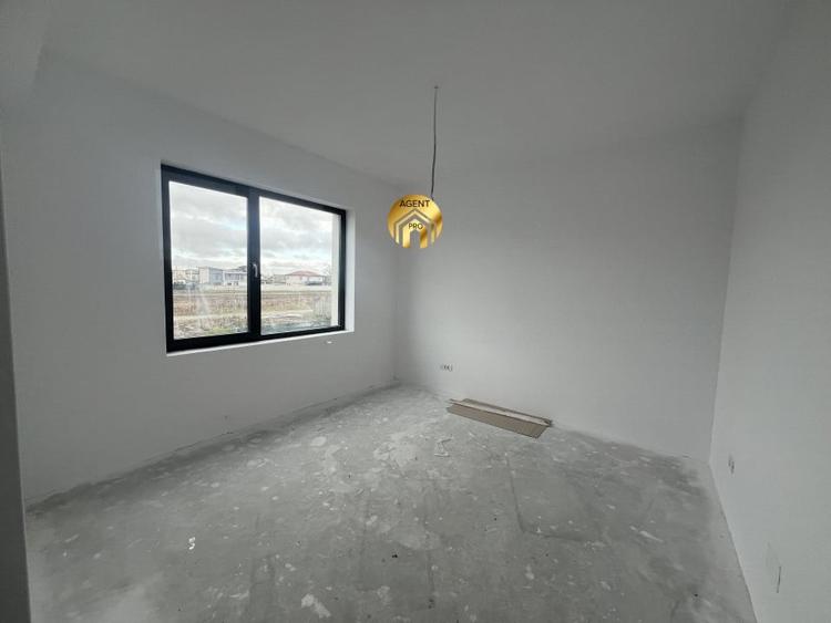 Casă cu 4 camere cu Teren 200 Mp în Otopeni