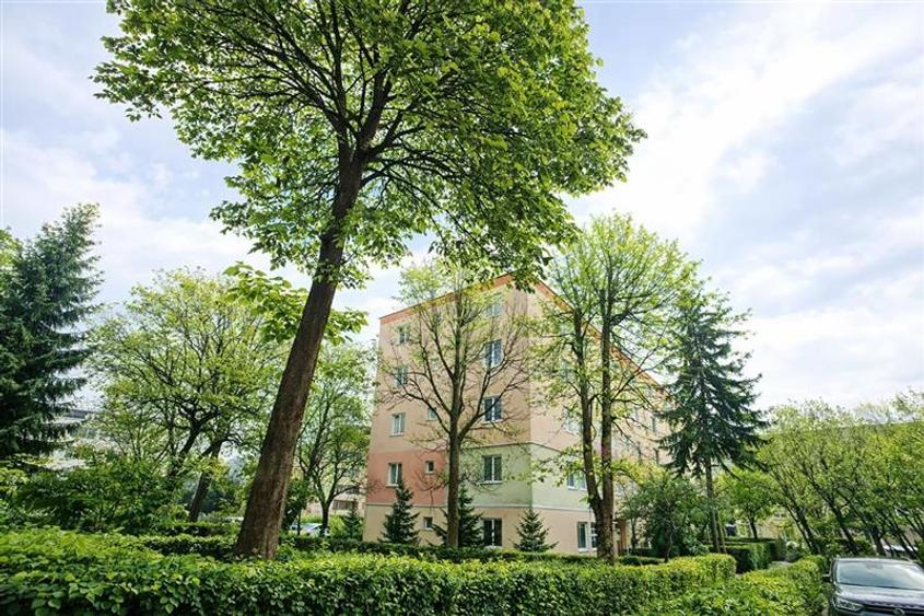 Apartament cu 2 camere semidecomandat în Florilor
