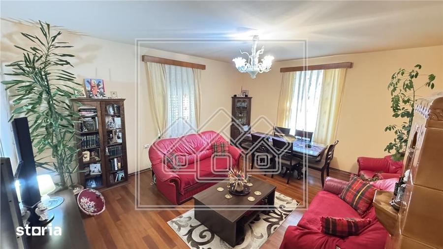 Apartament cu 4 camere decomandat în Sub Arini