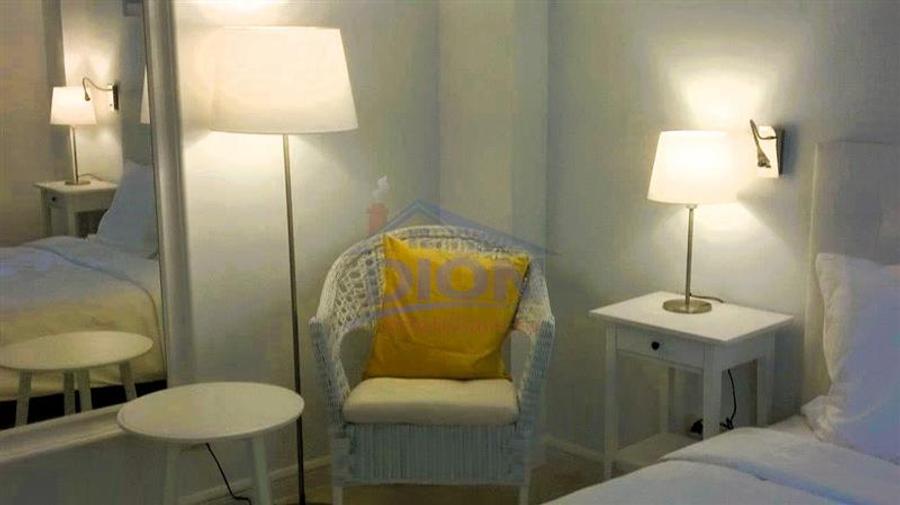 Apartament cu 3 camere decomandat, mobilat în Arcul de Triumf