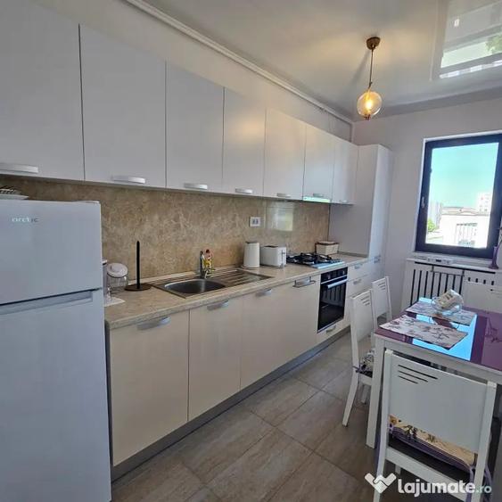 Apartament cu 2 camere semidecomandat în Universitate
